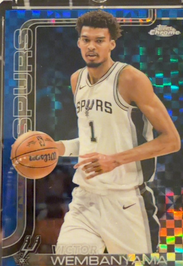 Victor Wembanyama 2025 Topps Chrome front